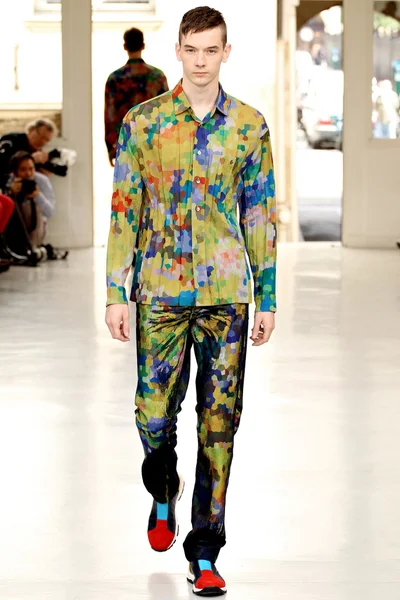 Look 30